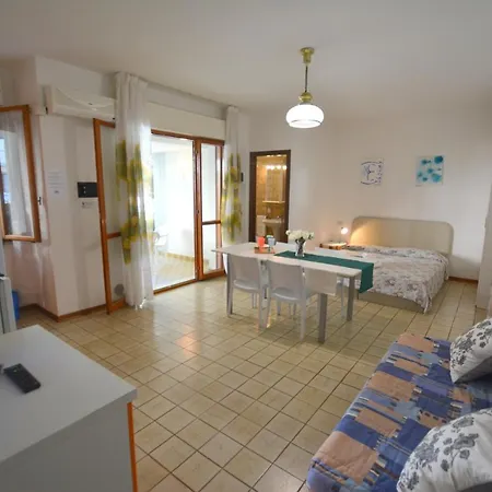 Lignano With Pool Lignano Sabbiadoro