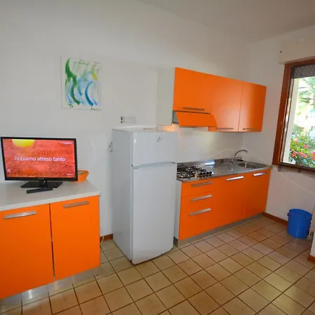Apartamento Lignano With Pool