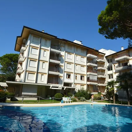 Lignano With Pool Apartmán *