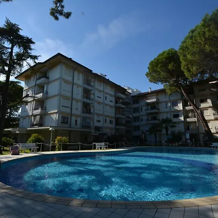 Lignano With Pool Апартаменты