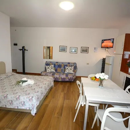 Apartamento Lignano With Pool