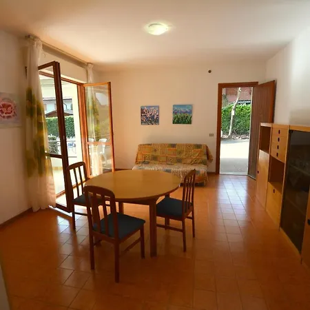 Apartamento Lignano With Pool