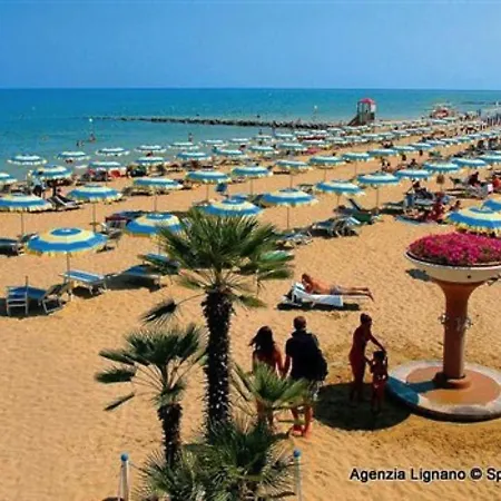 Lignano With Pool شقة *